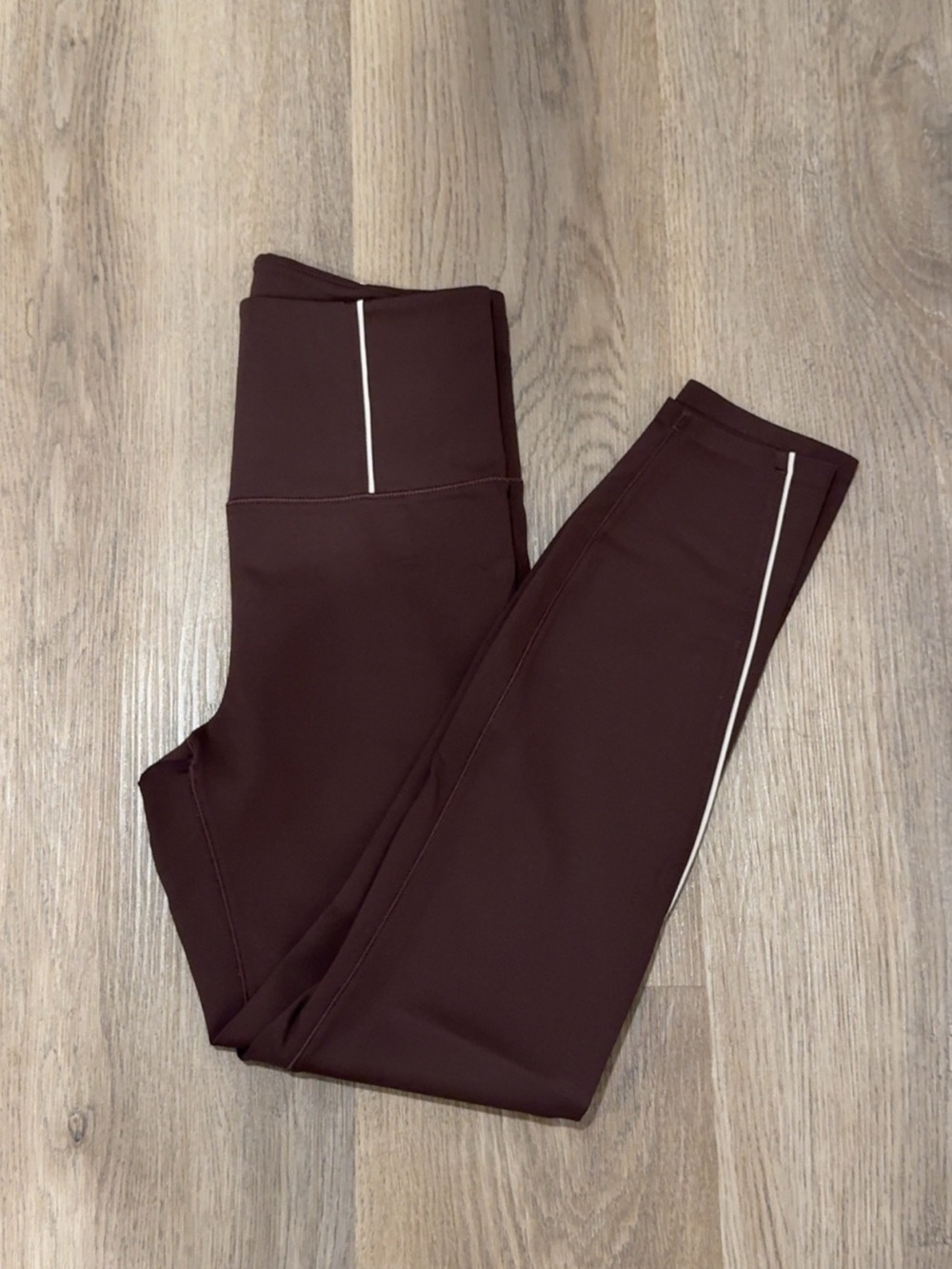 Vuori High-Waisted Brown Leggings with Side Stripe